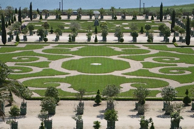 Versailles-Giverny Day Tour With Lunch at Moulin De Fourges - Good To Know