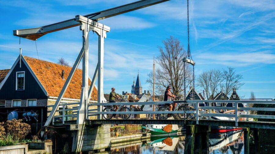 Volendam: Bike Rental With Suggested Countryside Route - Good To Know