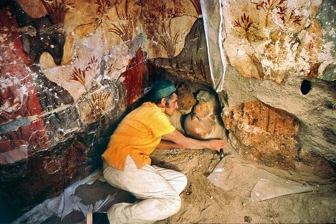 1 Hour Private Archaeological Tour in Akrotiri - Background