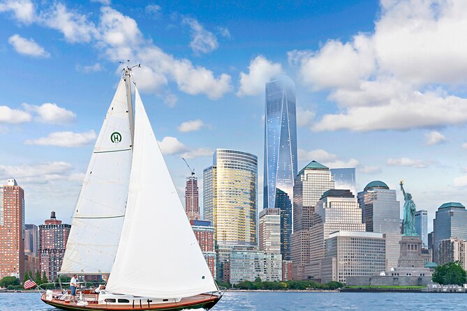 1 Hour Private Charter in New York Harbor for up to 6 People - Inclusions