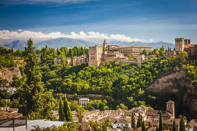 2-Hour Guided Tour of Alhambra Gardens and Alcazaba in Granada - Overview of Alhambra Gardens and Alcazaba