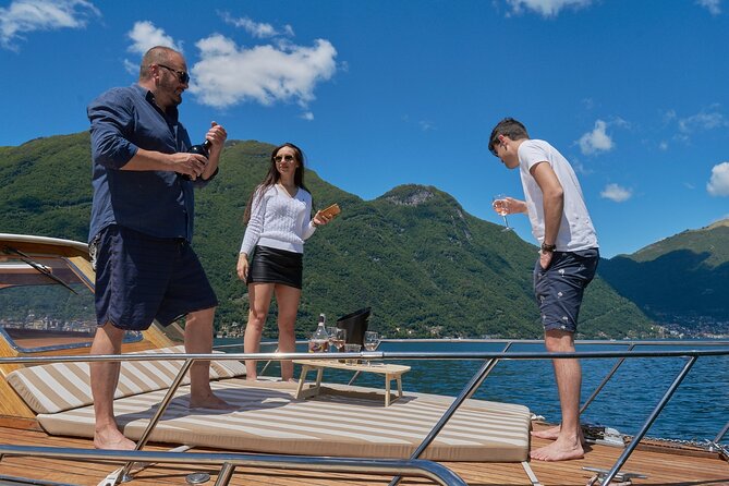 2H Private Tour With Classic Wooden Boat on North Lake Como - Meeting Point and Communication