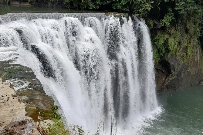 3 Days Tour in Beautiful Northern Taiwan （Charter） - Pricing and Booking Details