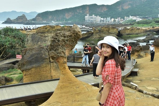 4-Hour Private Yehliu Geopark Tour - Price and Booking