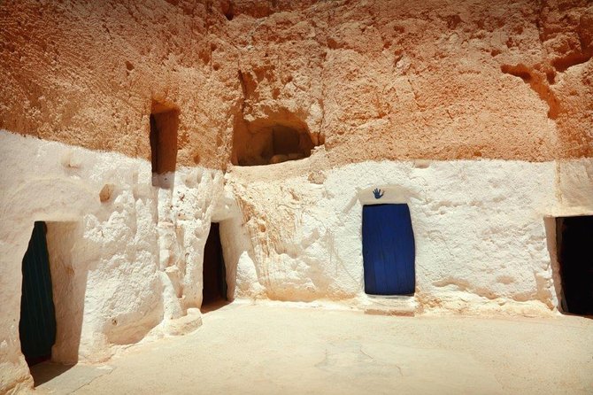 5 Days Highlights of Tunisia From Tunis - Day 1: Arrival in Tunis