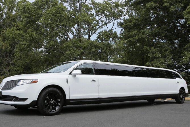 8 Passengers Transfer From or to Montreal Airport YUL to Montreal City Center - Prompt and Comfortable Travel Experience