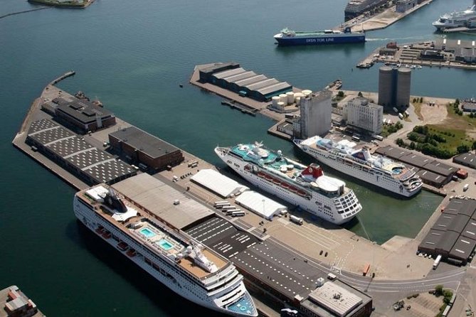Airport Private Transfers : Copenhagen Cruise Port to Copenhagen Airport CPH - Professional and Reliable Drivers
