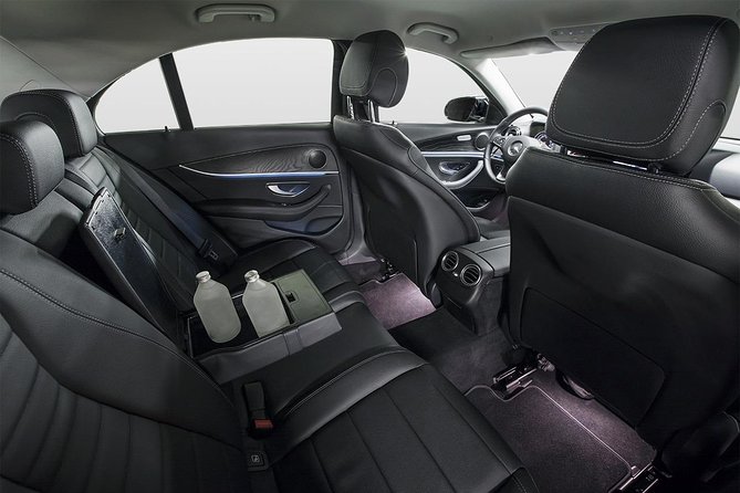 Airport to Lège-Cap-Ferret Transfer in Business Sedan - Details and Logistics