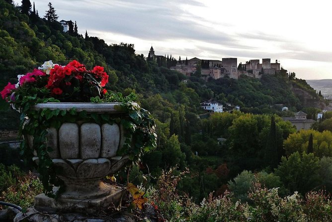 Albayzin and Sacromonte Private Tour at Sunset With Tapas - Tour Highlights