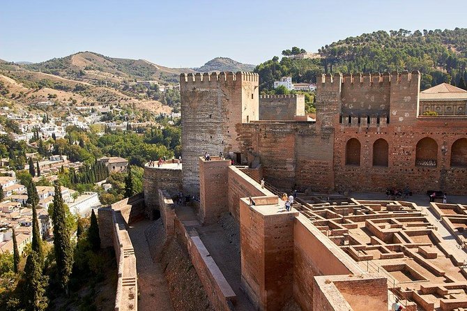 Alhambra & Nasrid Palaces Exclusive Guided Tour (Skip-the-Line) - Select Date and Travelers