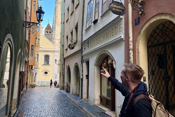 Architecture Tour & Photoshoot Through Centuries of Altstadt - Capturing the Beauty of Altstadt Through Photography