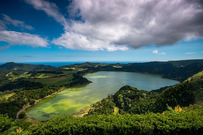 Canoeing at Furnas Lake - Tour Highlights