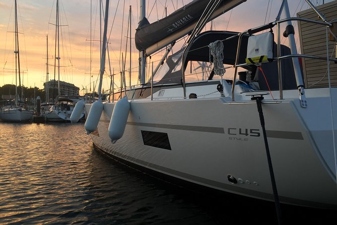 Cascais Sunset Private 2h Cruise With a Drink - Private Sunset Cruise Experience in Cascais