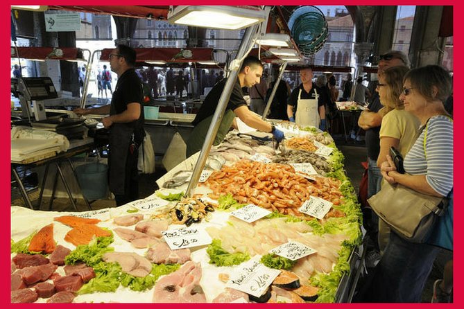 Cesarine: Market Tour & Home Cooking Class in Catania - Enjoying a 3-Course Meal With Local Wines