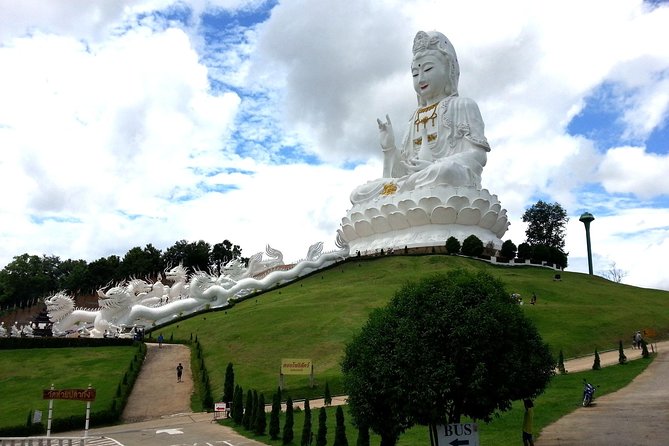 Chiang Rai Food & Night Market Walking Tour With Local Host - Local Host Introduction