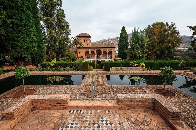 Complete 3H Private Tour of The Alhambra - Meeting and Pickup
