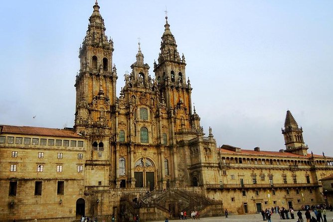 Day Trip: Santiago De Compostela and Valença Do Minho Day Trip With Lunch - Highlights and Feedback About Tour Guides