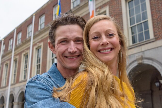 Dublin Love Stories: Couple Photoshoot Adventure Pro Photographer - Downloadable Photographs Provided After the Tour