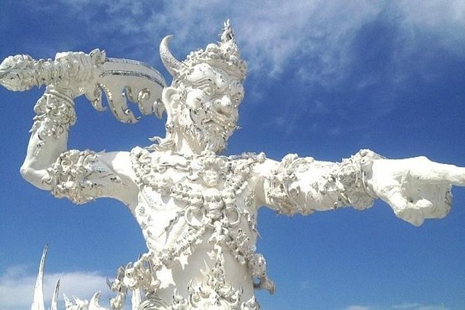 จากเชียงใหม่: ทริปวัดสีขาวและสามเหลี่ยมทองแดงในวันเดียว - เที่ยววัดสีขาวที่เชียงใหม