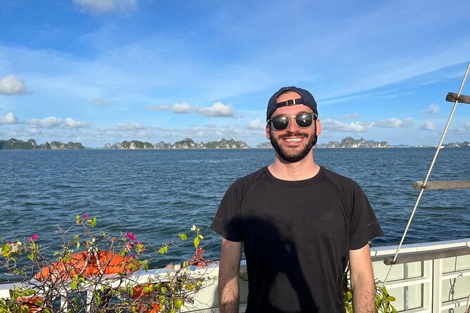 Explore Halong Bay With Local Tour Guide, Buffet Lunch - Traveler Experience
