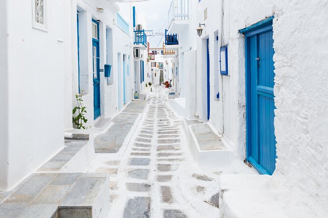 Fascinating Beauties of Mykonos - Walking Tour - Taking in the Vibrant Atmosphere of Mykonos Streets