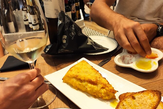 Gastronomic Bike Tour Through Las Palmas at Night - Traveler Experience Highlights