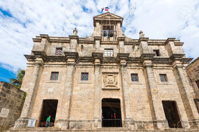 Half Day Excursion Colonial Zone Lighthouse to Colón and Tres Ojos From Santo Domingo - Visiting the Lighthouse to Colón