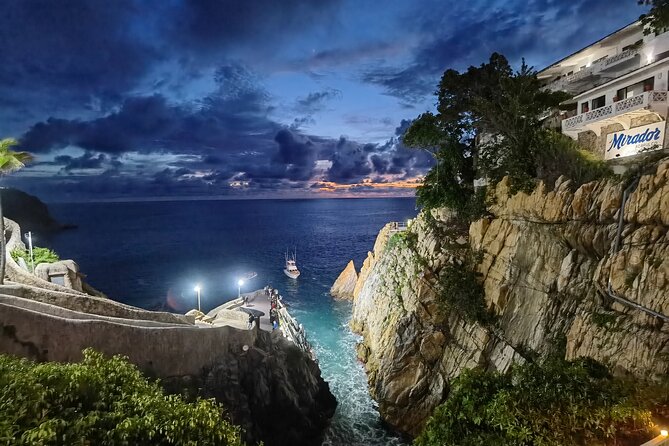 High Divers Deluxe Three Course Dinner Three Drinks Plus SUNSET - Pricing and Booking