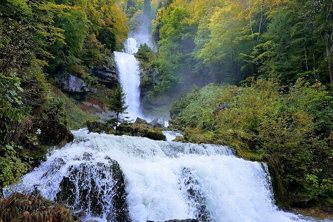 Interlaken Sightseeing: Lauterbrunnen, Brienz, Interlaken - Lauterbrunnen: The Valley of 72 Waterfalls