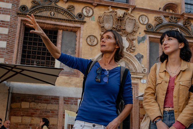 Juliets House & Surroundings of Verona Private Tour With Locals - Exploring Veronas Old Town