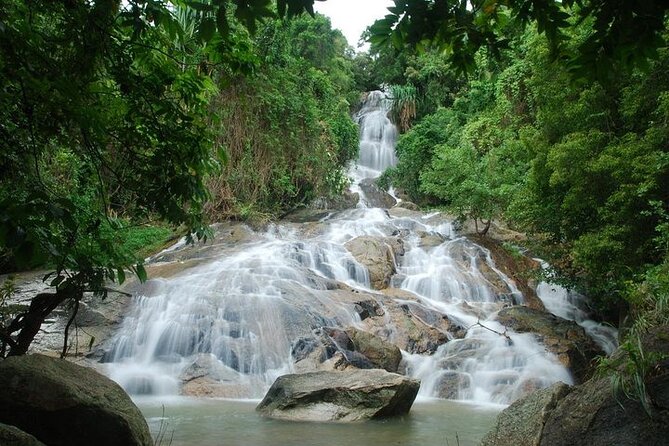 Koh Samui City Tour: Wat Phra Yai, Lat Ko, Hin Ta Hin Yai Rock - Visiting Wat Phra Yai