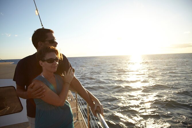 Kona, Big Island of Hawaii: Sunset Sailing Cruise - Overview and Experience