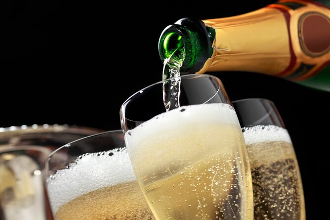 Las Vegas Strip at Night Like a Star With Champagne by Luxury Limo - 3 or 5 Hrs - Pricing and Booking Details