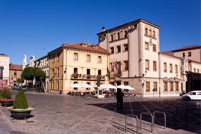 León Scavenger Hunt and Sights Self-Guided Tour - Meeting and Pickup Details
