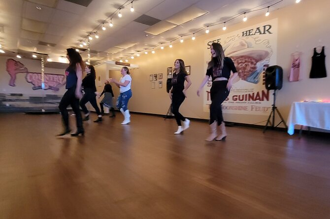 Line Dance Lesson in Nashville - Experience a Fun and Energetic Line Dance Lesson