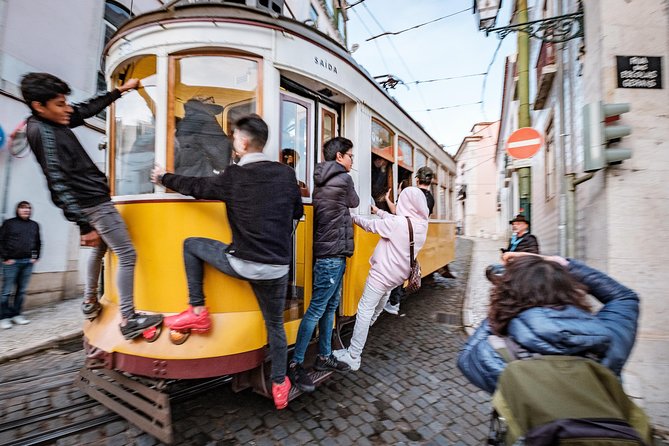 Lisbon Walking Tour With a Photographer - Morning Edition - Tour Itinerary