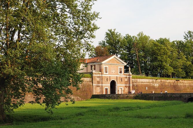 Lucca: Walking Tour of the City Centre and the Walls - Overview of Luccas Historic Center