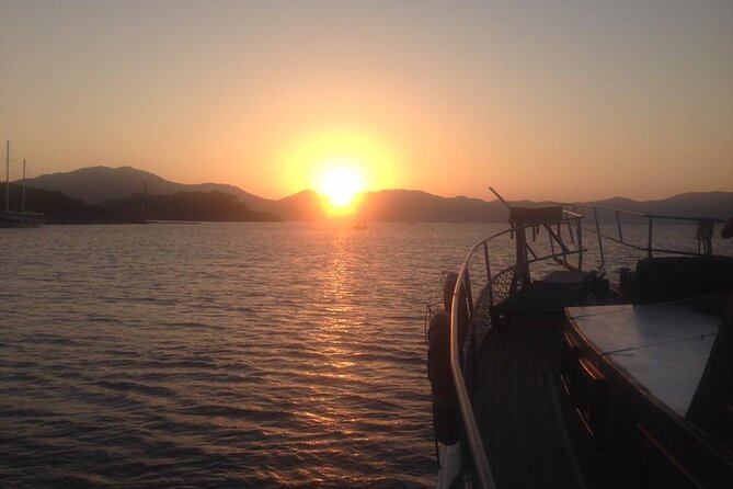 Marmaris & Icmeler Pirates Party Boat, Dinner Cruise - Dining Experience and Menu Options