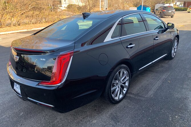 Montreal Airport to Mont-Tremblant Private Transfer Sedan 3 Passengers Maximum - Private Transportation Service
