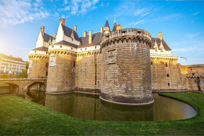 Nantes Scavenger Hunt and Best Landmarks Self-Guided Tour