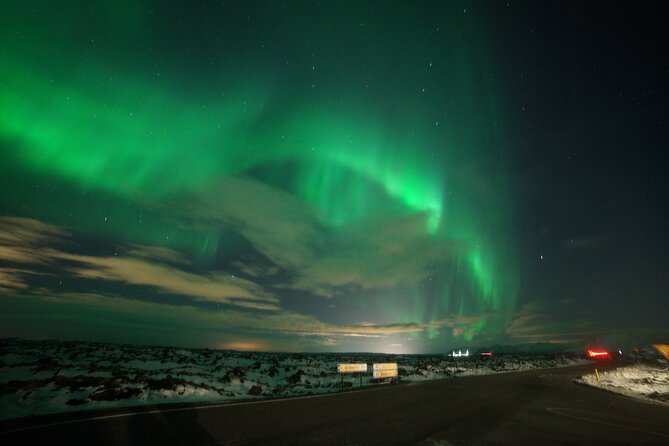 Northern Lights in Luxury Off-Road SUV With Photos and Treats (Private 1-6 Pax) - Private Luxury Off-Road SUV Experience