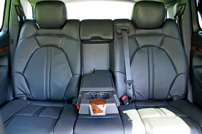 OHare Airport (Curbside) To Chicago, Luxury Private Sedan, All Inclusive - Private Car Service Details