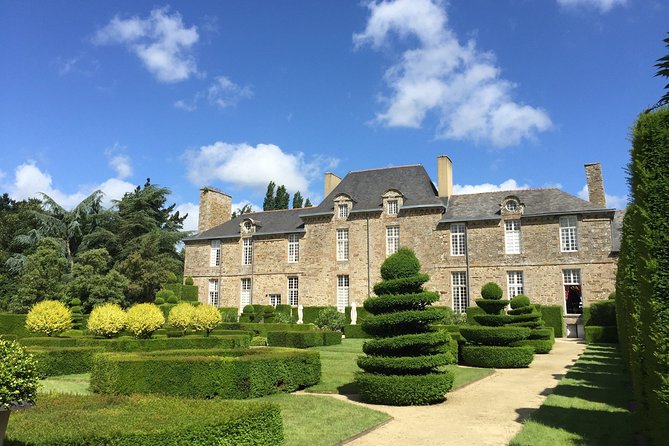 One Day Stroll in the Small Towns of Character of Ile Et Nilaine - Exploring the Charming Streets