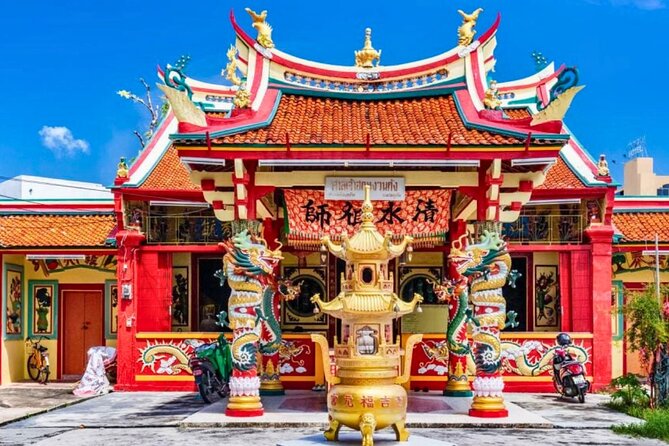 Phuket City Tour to Old Town Market, Chinese Temple and Museum - Exploring Old Town Market