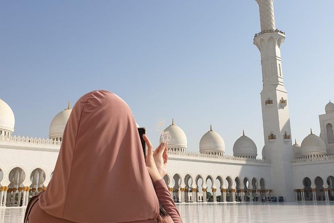 Private Abu Dhabi Tour With Emirati Guide - Emirati Guide