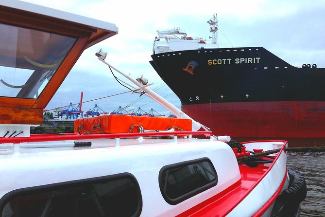 PRIVATE BOAT TOUR Through the Port of Hamburg - Pricing and Copyright