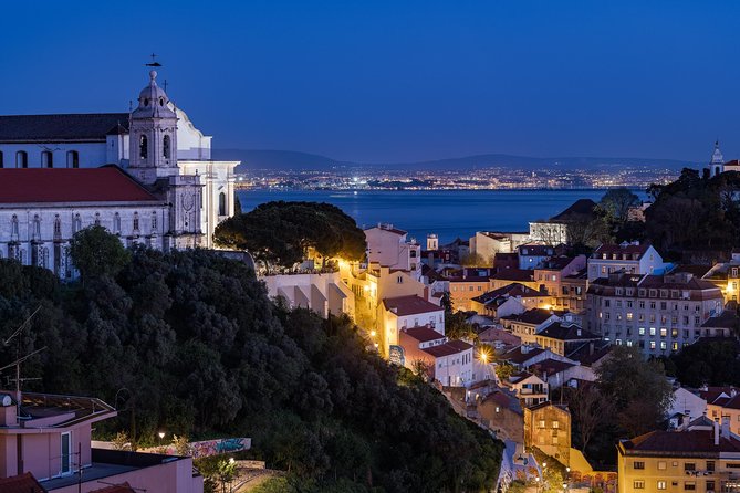 Private Discover Lisbon With a Photographer – Night Edition - Meeting and Logistics