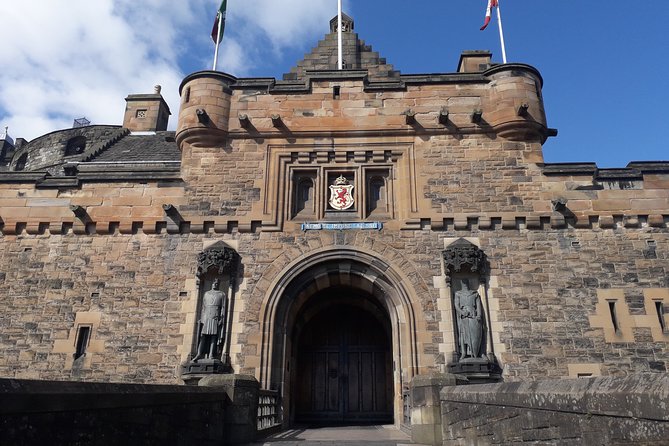 Private Edinburgh Old Town History Tour - Close Encounters - Inclusions and Features