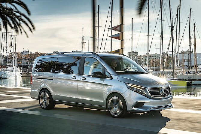 Private Max 5 Luxury Electric Limousine Transfer, Dublin Airport to Dublin City - Accessibility and Amenities