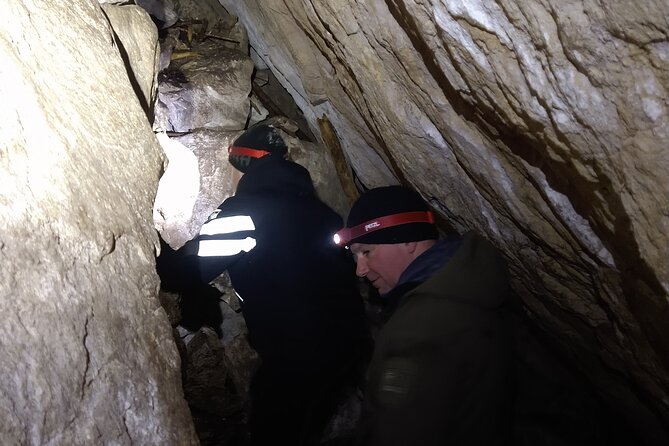 Private Nottawasaga Bluffs Caves Snowshoe/Crampons, Creemore Area - Overview and Inclusions